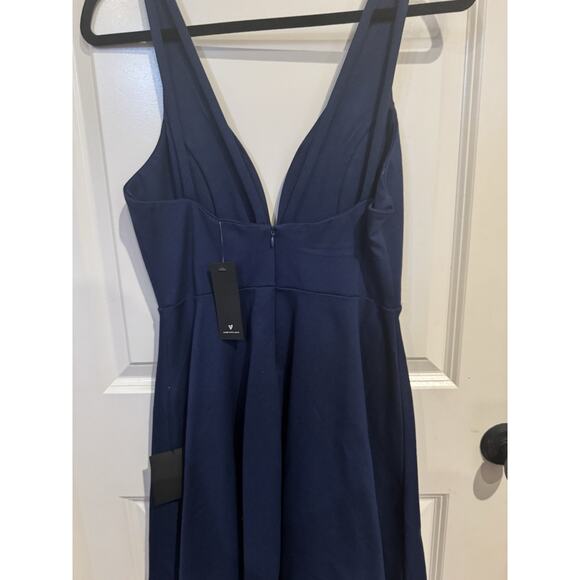 Lulu’s plunge neck navy dress new with tags size medium - Picture 5 of 7